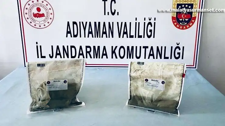Kurutmaya bıraktıkları esrarı toplarken yakalandılar