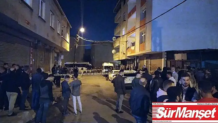 Kuyumcuyu ve oğlunu evin önünde gasp edip altınları alıp kaçtılar