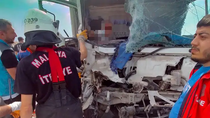 Kuzey Çevre Yolu'nda İki Kamyonet Çarpıştı 3 Yaralı