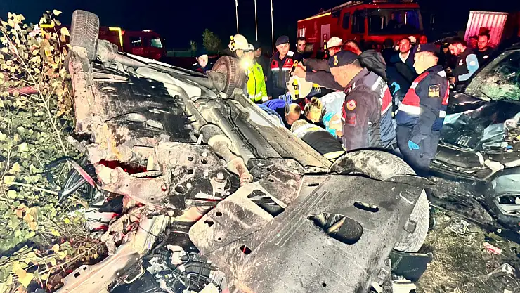 Lastiği Patlayan Tır Faciaya Yol Açtı! 1 Ölü  2 Yaralı!