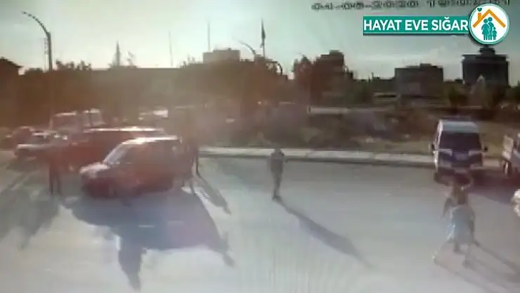 Levyelerle saldırdıkları genci feci şekilde darp ettiler!