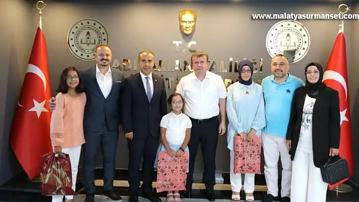 LGS birincileri Milli Eğitim Müdürü'nü ziyaret etti