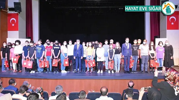 LGS ilk 100'e giren öğrenciler ödüllendirildi