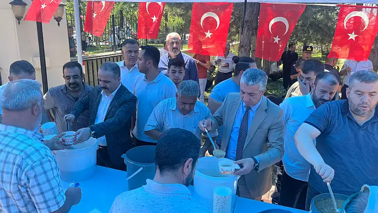 Lice Şehidi Unutulmadı: Şehitlikte Duygu Dolu Aşure Etkinliği