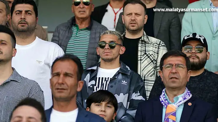 Lucas Torreira, Eyüpspor - Ankara Keçiörengücü maçını takip ediyor