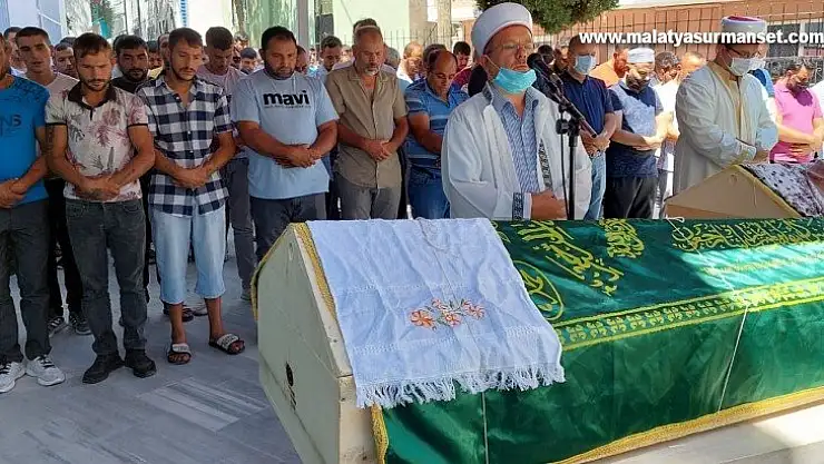 Maçta kale direğinin altında kalan çocuk son yolculuğuna uğurlandı