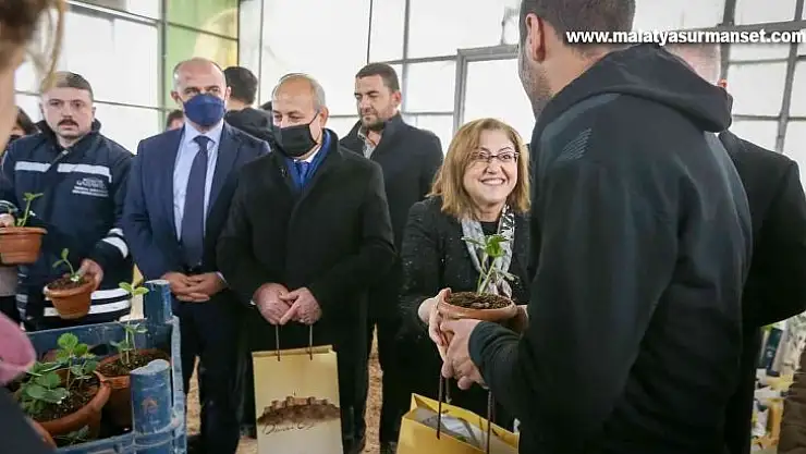 Madde bağımlısı gençlerle birlikte fidan dikti