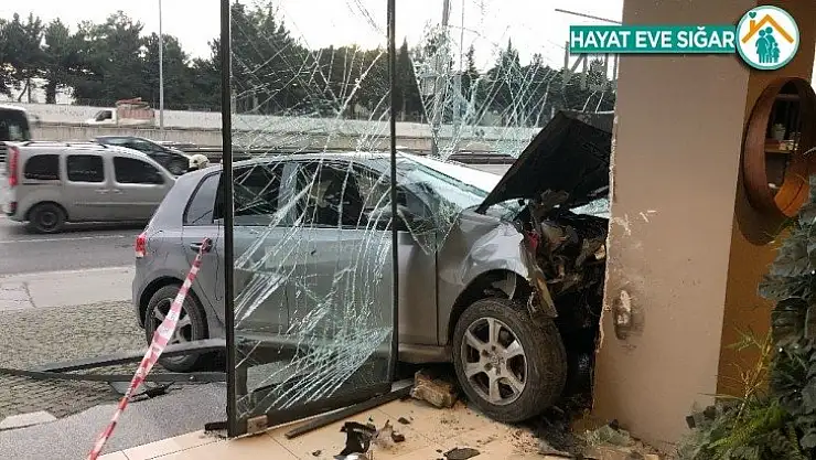 Makas atmak istedi, dükkana girdi