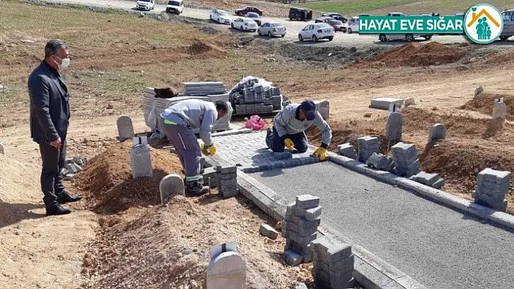Malatya Büyükşehir'den mezarlıklara bakım ve temizlik çalışması