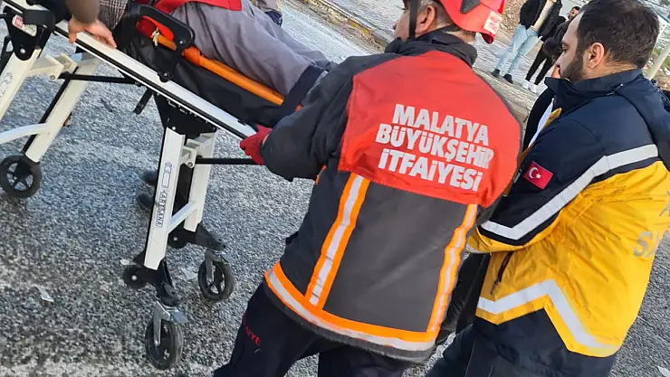 Malatya'da 3 Araç Birbirine Girdi 4 Kişi Yaralandı