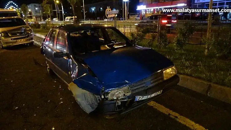 Malatya'da 4 araç birbirine girdi, trafik kilitlendi