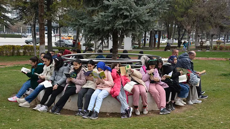 Malatya'da açık havada kitap okuma etkinliği düzenlendi