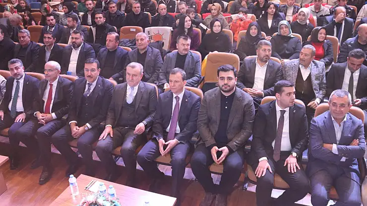 Malatya'da AK Parti Gençlik Kolları Kongresi Coşkusuna Yoğun Katılım