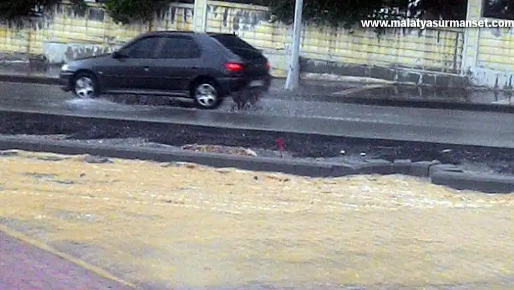 Malatya'da aniden bastıran sağanak etkili oldu