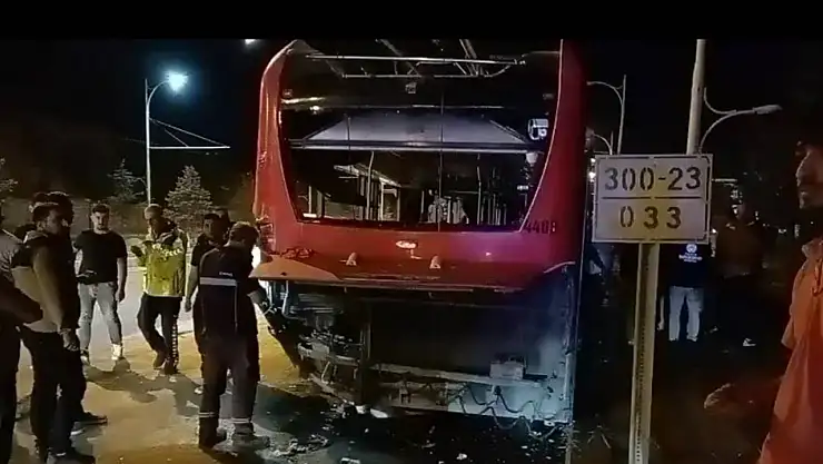Malatya'da Beton Mikseri ile Trambüs Çarpıştı 4 Yaralı!