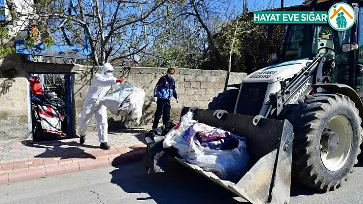 Malatya'da çöp evden 8 kamyon çöp çıkarıldı