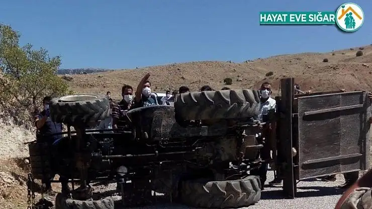 Malatya'da devrilen traktörün altında kalan sürücü öldü