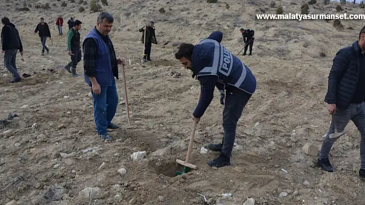 Malatya'da fidanlar, şehit polisin anısına toprakla buluşturuldu
