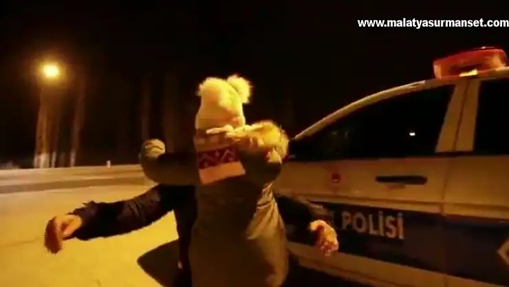 Malatya'da görev başındaki polislere ailelerinden yeni yıl sürprizi