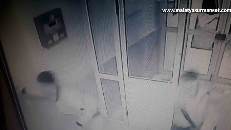 Malatya'da husumetlilerin silahlı ev baskını kamerada