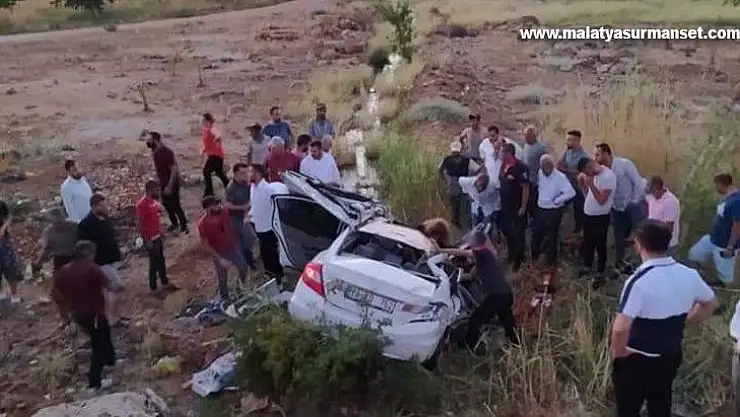 Malatya'da iki araç kafa kafaya çarpıştı: 1 ölü, 2 yaralı