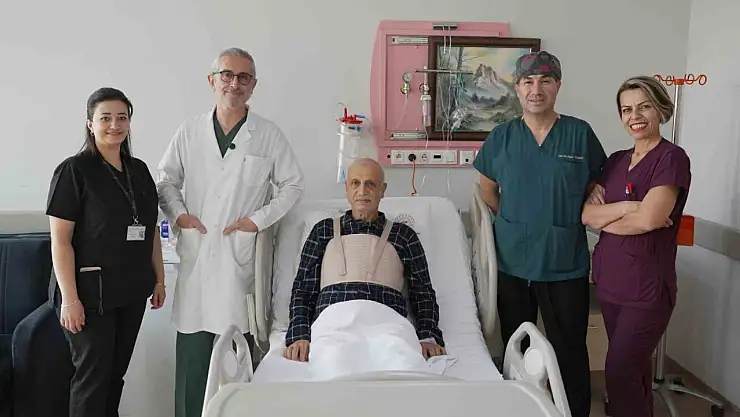 Malatya'da kalp tümörü ve üç damar tıkanıklığı aynı ameliyatta tedavi edildi