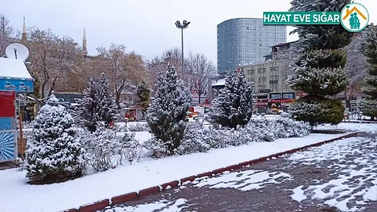 Malatya'da kar yağdı hummalı çalışma başladı