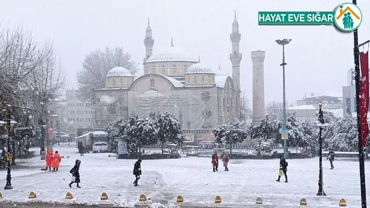 Malatya'da kar yağışı etkili oluyor