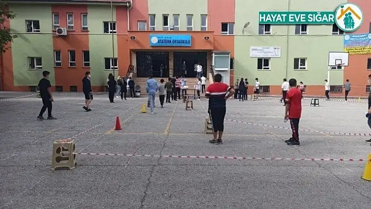 Malatya'da korona virüs önlemleri altında LGS sınavı