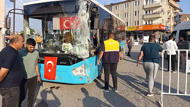 Malatya'da Otobüs ve Minibüs Çarpıştı 5 Kişi Yaralandı