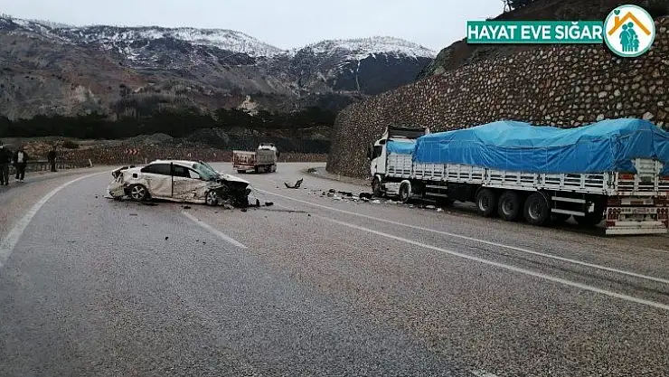 Malatya'da otomobil ile tır çarpıştı: 2 yaralı