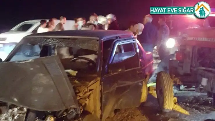 Malatya'da otomobil ile traktör çarpıştı: 5 yaralı