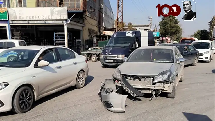 Malatya'da otomobilin çarptığı motosikletteki 2 polis yaralandı