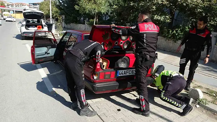 Malatya'da polisten kaçan araç kaza yaptı İçinden ne çıktı?
