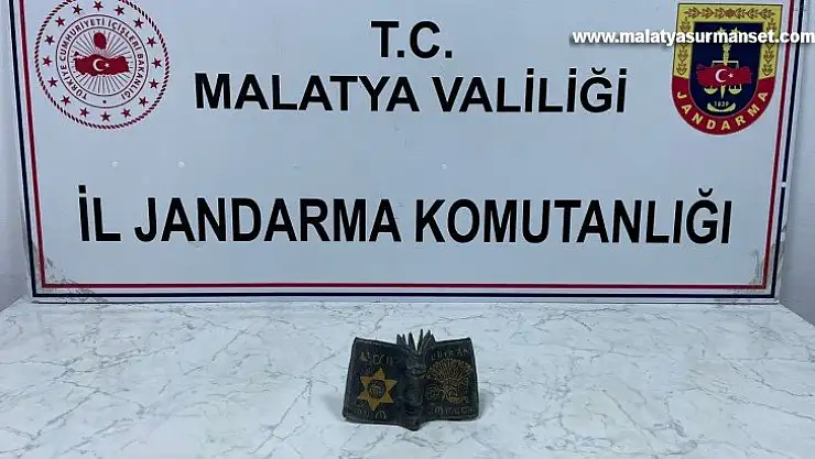 Malatya'da Roma sütunu ve Roma Dönemi'ne ait deri kaplama altın yaldızlı kitap ele geçirildi