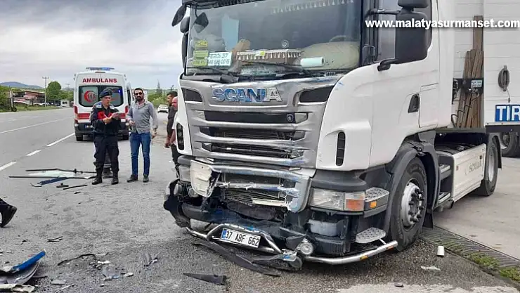 Malatya'da tır ile kamyonet çarpıştı: 1 yaralı