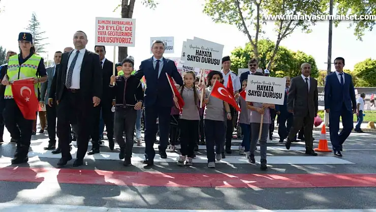 Malatya'da yaya geçitleri kırmızıya boyandı