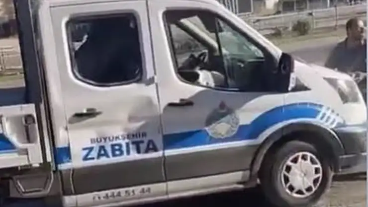Malatya'da zabıta aracına taşlı saldırı