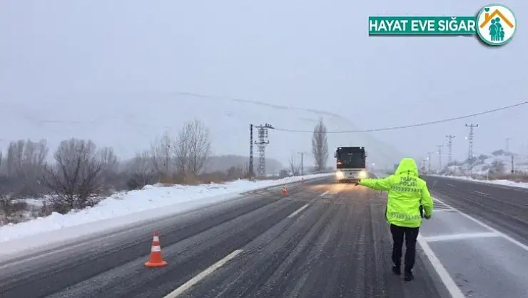 Malatya-Kayseri karayolu tırların geçişine kapatıldı