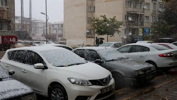 Malatya şehir merkezine mevsimin ilk karı yağdı