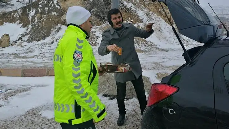 Malatya-Sivas karayolu kar nedeniyle ulaşıma kapandı