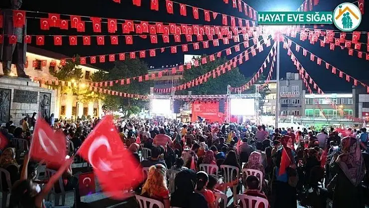Malatyalılar 4 yıl önce olduğu gibi, 15 Temmuz'da yine meydanları doldurdu
