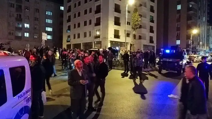 Maltepe'de otomobile kurşun yağdırdılar 2 yaralı