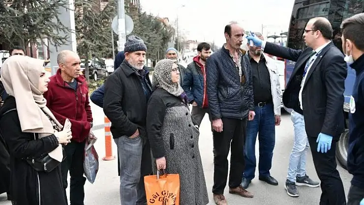 Mamak Belediyesi vatandaşların ateşini ölçüyor