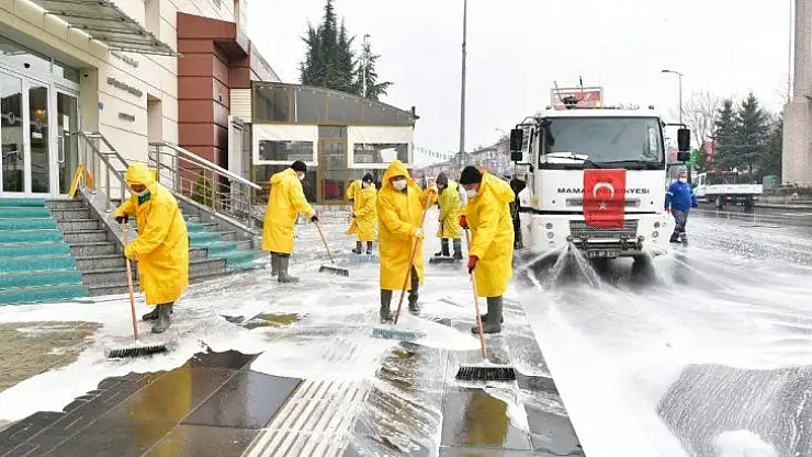 Mamak'ta sokak ve kaldırımlar dezenfekte ediliyor