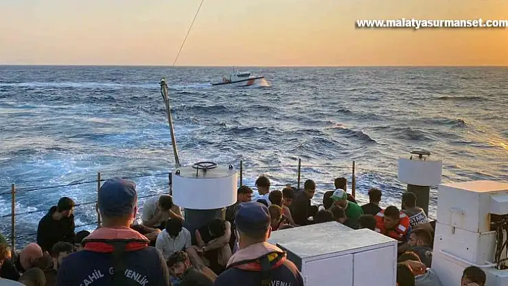 Marmaris'te 64 düzensiz göçmen kurtarıldı
