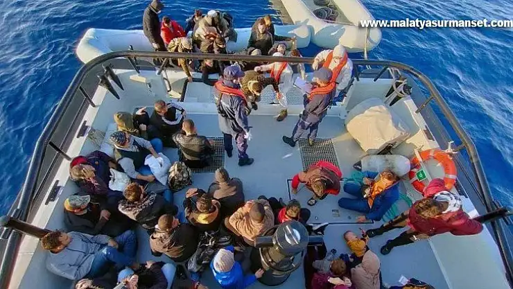 Marmaris'te 80 düzensiz göçmen kurtarıldı
