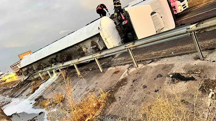 Mazot Yüklü Tanker Otomobile Çarptı 6 Yaralı