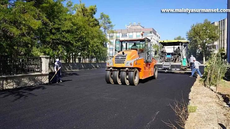 Mehmet Akif Mahallesi'nde asfalt çalışması