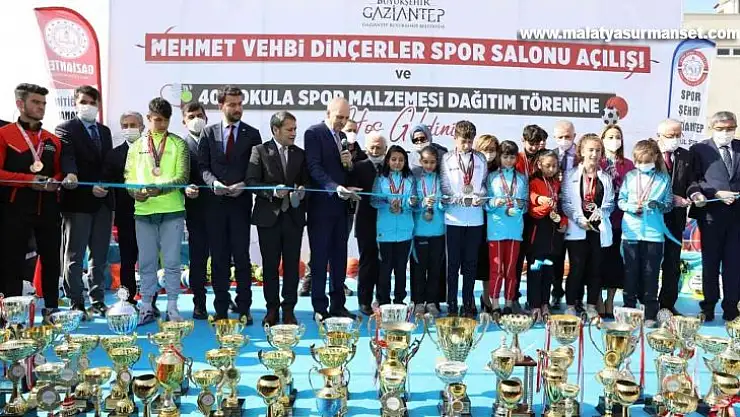 Mehmet Vehbi Dinçerler Spor Salonu'nun resmi açılışı yapıldı